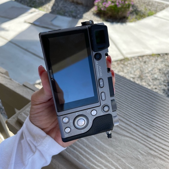 Sony Alpha 6000 Digital Camera - Picture 3 of 9